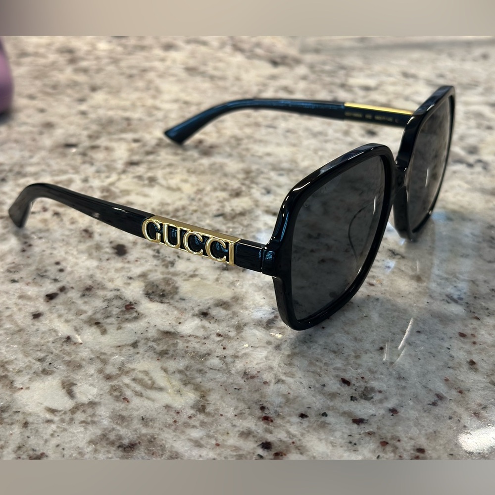 Gucci Black Rectangular Frame Sunglasses